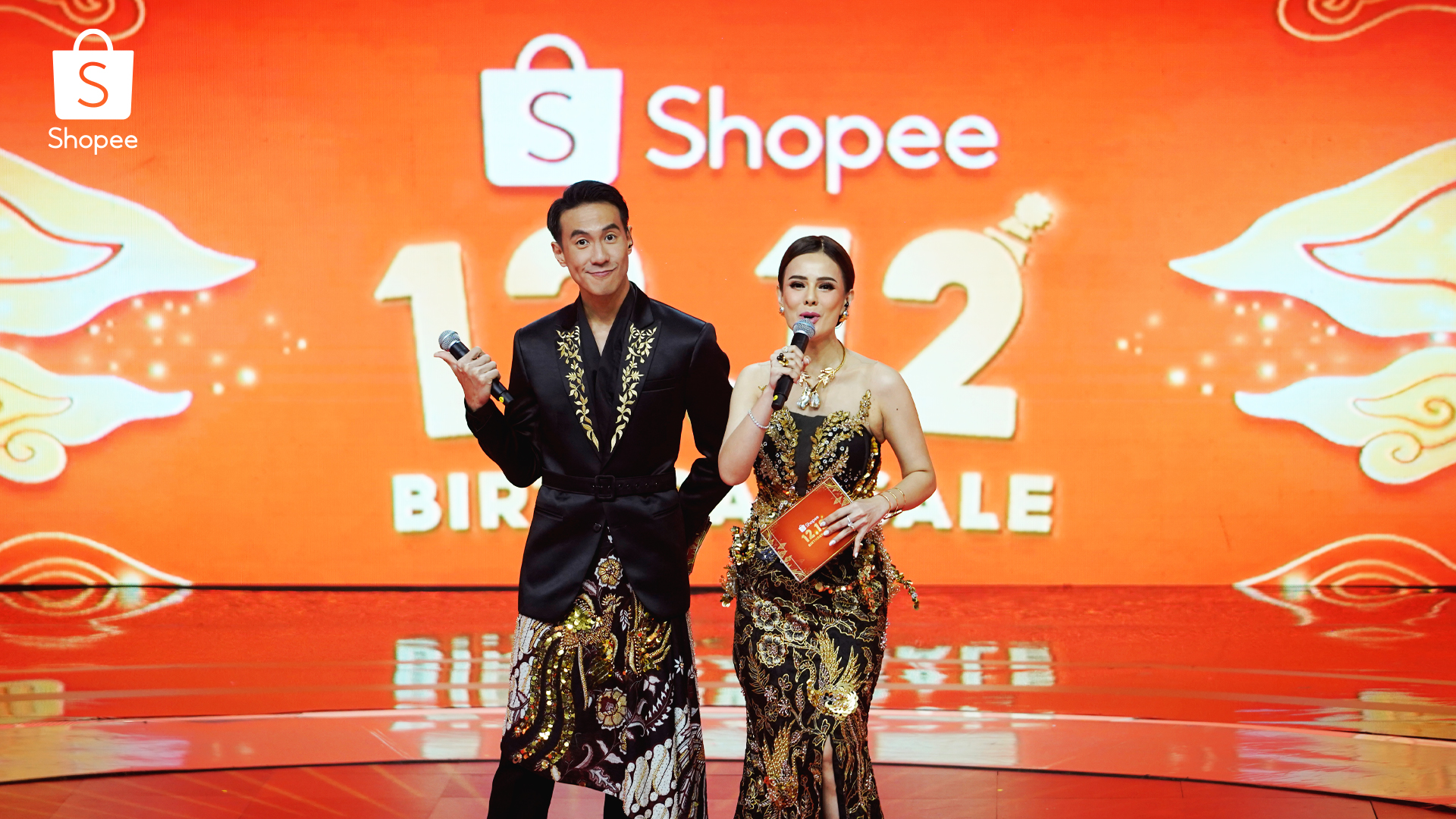Kekompakan Daniel Mananta dan Astrid Tiar saat memandu acara TV Show dengan meriah.