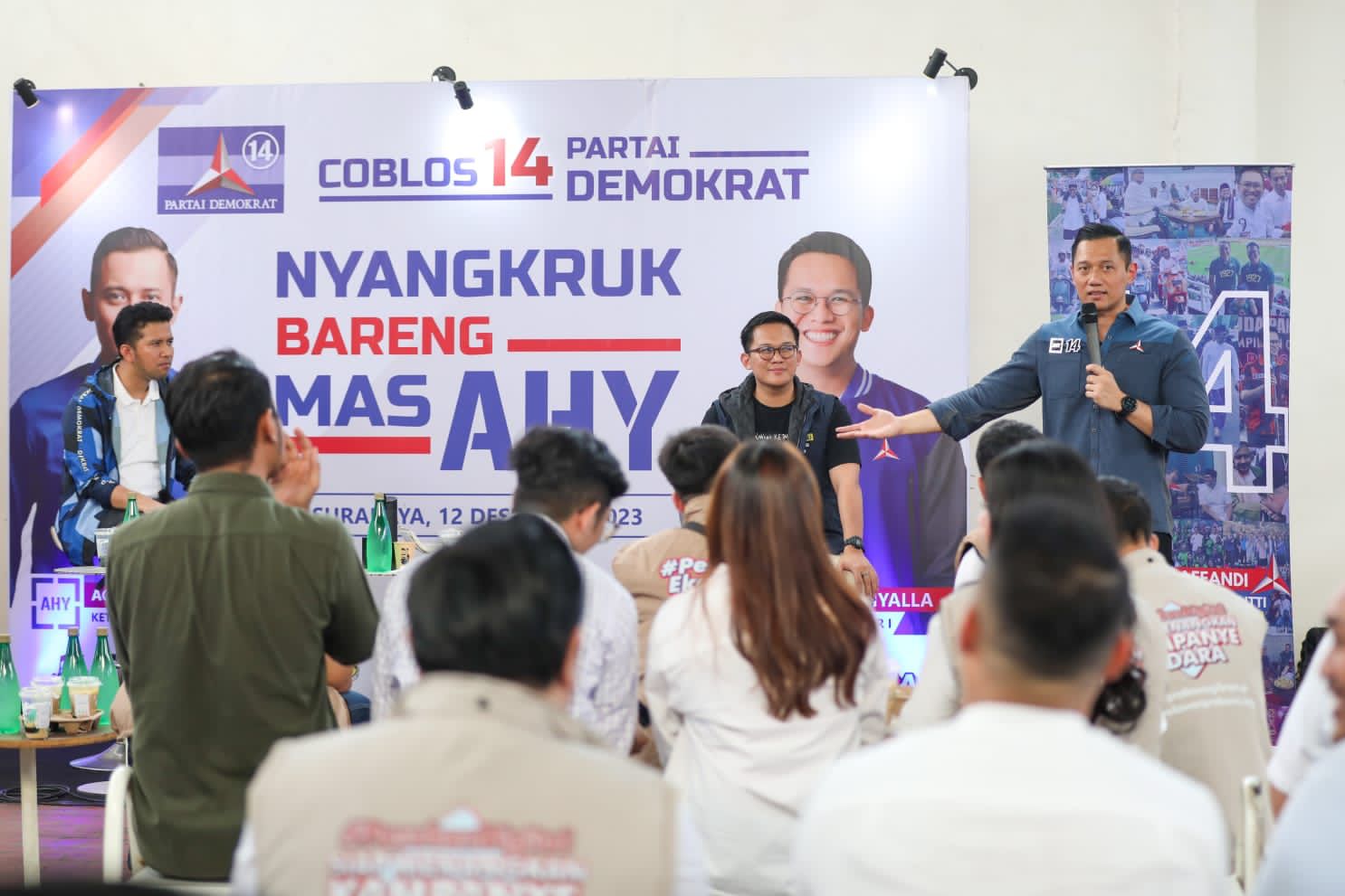 Ketum DPP Partai Demokrat Agus Harimurti Yudhoyono (AHY) bersama Caleg Partai Demokrat HM. Ali Affandi La Nyalla Mahmud Mattalitti (tengah) dan Ketua DPD Demokrat Jatim Emil Elestianto Dardak.