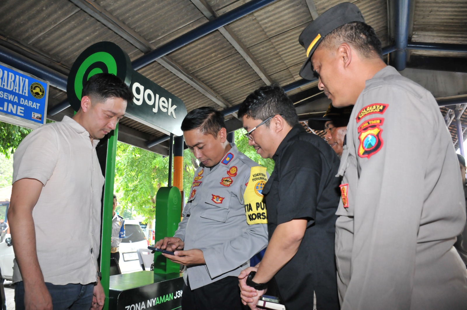 Operasional GoCar Instant di dalam Terminal Purabaya Bungurasih, Sidoarjo.