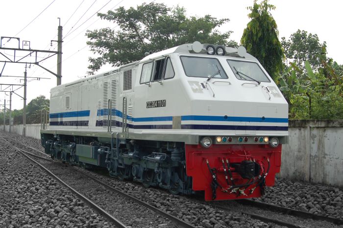 SUDAH SIAP: PT KAI Daop 8 Surabaya menyiapkan 62 lokomotif dan 331 kereta api untuk melayani penumpang Nataru. (IST/INKA)