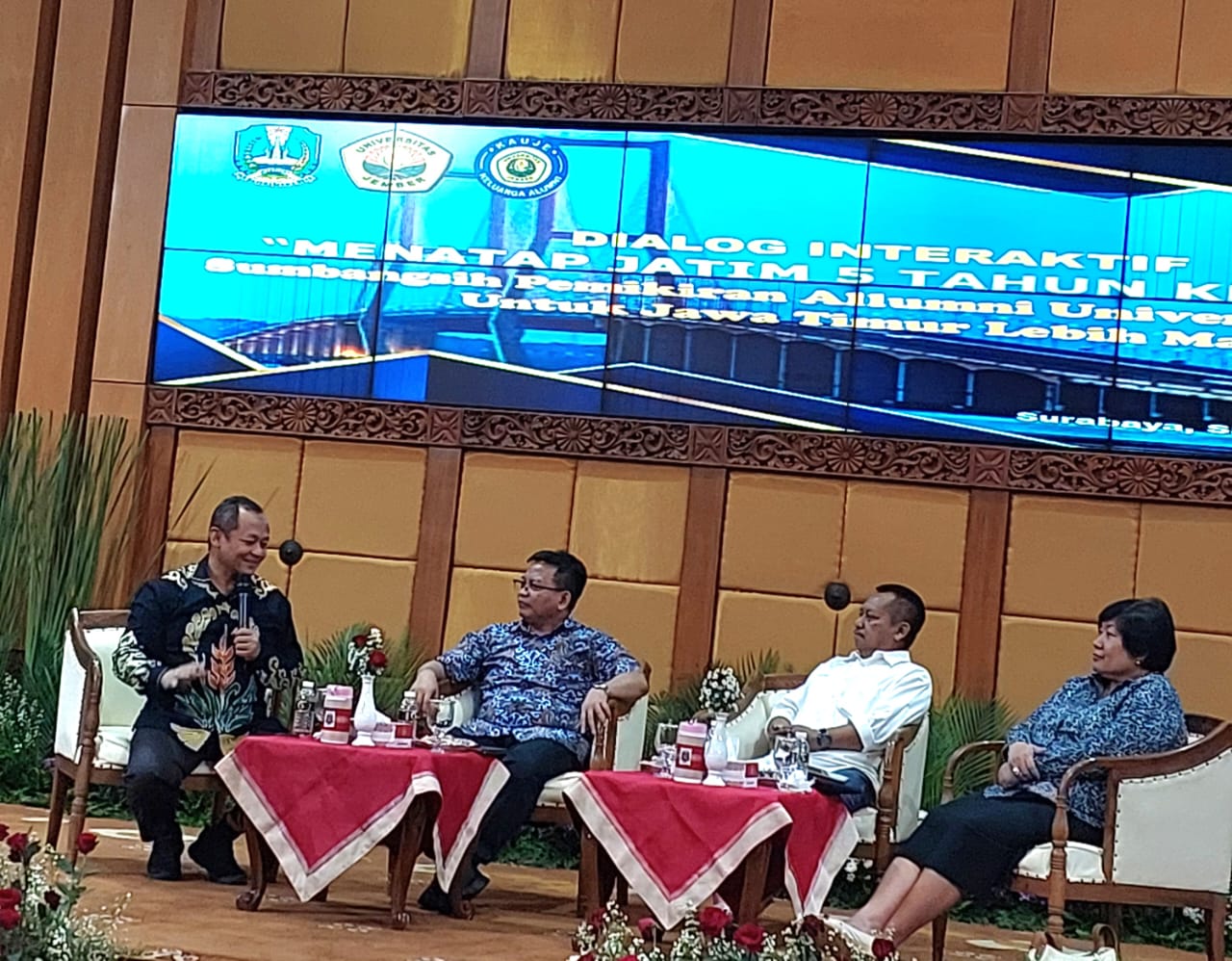 Dialog interaktif yang digelar Kauje Jatim untuk sumbang pikiran bagi gubernur Jatim ke depan.