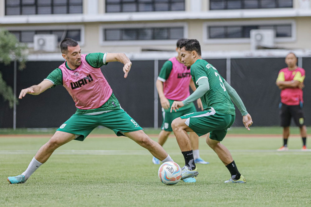 PERBAIKAN: Saat jeda kompetisi, skuad Persebaya jalani latihan untuk perbaiki semua lini.