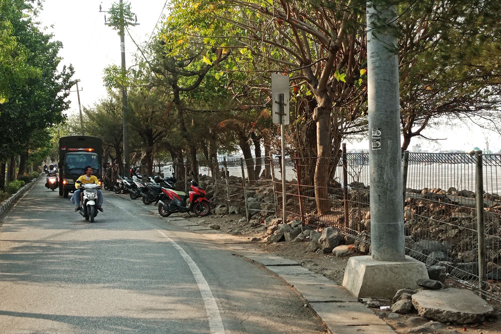 PERLU DITATA: Suasana kawasan Pantai Watu-Watu di Bulak, Kenjeran, Surabaya.
