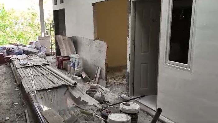 SAKSI: Lantai tiga rumah kos di Jalan Lidah Wetan Surabaya yang menjadi TKP meninggalnya Milza Dwifahira, 20, mahasiswi Unesa. (MAHRUS/RADAR SURABAYA)