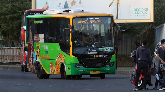 FAVORIT: Bus Trans Jatim terus memikat hati masyarakat karena murah, nyaman dan aman. (ANDY S/RADAR SURABAYA)