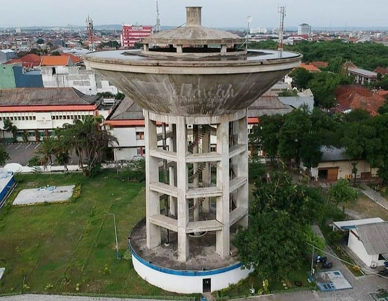 MENARA AIR KREMBANGAN: Water toren menjadi bukti sistem penyediaan air pada masa pemerintahan kolonial Belanda.