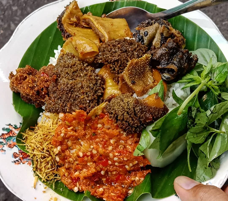 SEJAK 1970-AN: Nasi babat merupakan kuliner akulturasi yang dibawa oleh perantau dari Madura.