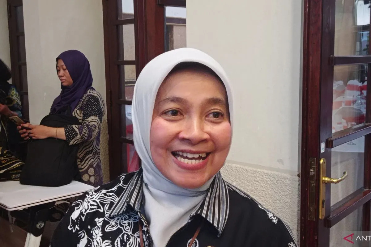 Kepala DP3A-PPKB Kota Surabaya Ida Widayati menjelaskan pendampingan yang diberikan Pemkot Surabaya dalam kasus pencabulan seorang remaja putri yang duduk di bangku SMP oleh 4 orang keluarganya.