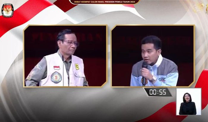 CLINGAK CLINGUK: Gibran bikin Mahfud MD tersinggung saat bertanya soal greenflation dalam debat cawapres di Balai Sidang Jakarta, Minggu (21/1).