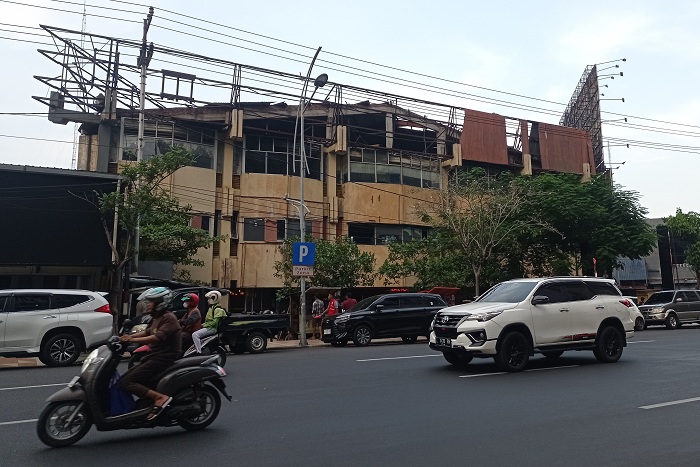FAVORIT: Pasar Tunjungan yang berada di tengah kota Surabaya, menjadi salah satu obyek revitalisasi pasar yang akan dilakukan Pemkot Surabaya tahun ini. (SURYANTO/RADAR SURABAYA)