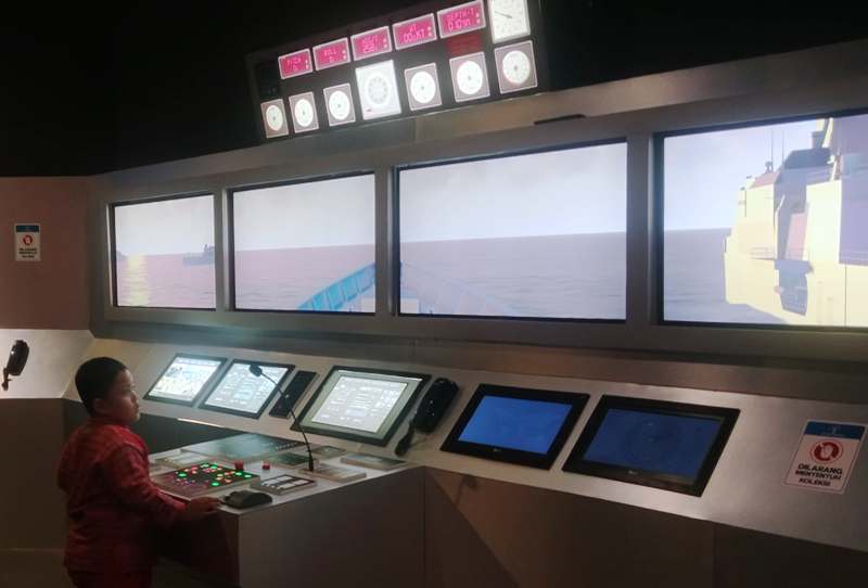 REAL: Ruang Immersive Cinema 5 D yang membawa pengunjung merasakan nuansa perang di Laut Arafuru.