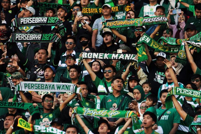 SEMANGAT: Paul Munster menyebut Bonek menjadi pemain ke-12 Persebaya Surabaya, setiap klub kebanggaan Kota Surabaya itu bermain. (ANDY SATRIA/RADAR SURABAYA)