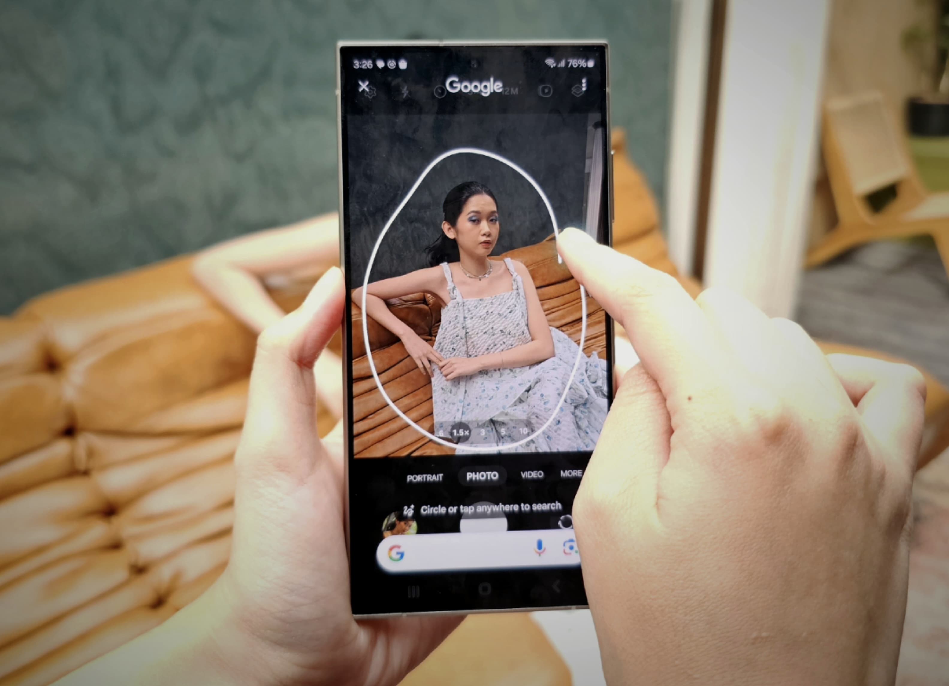 Kecanggihan Galaxy S24 Series memungkinkan siapa saja untuk membuat konten fashion yang ikonik berkat fitur-fitur Galaxy AI futuristik yang tertanam di dalam sistem kamera perangkat.