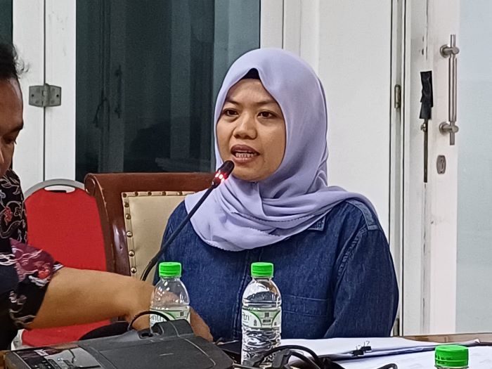 Koordinator Divisi Humas dan Data Informasi Bawaslu Jatim Dwi Endah Prasetyowati (MUS P/RADAR SURABAYA)