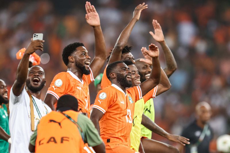 Sejumlah pemain Pantai Gading merayakan kemenangan mereka di akhir pertandingan semifinal Piala Afrika 2024 setelah sukses menaklukkan RD Kongo dengan skor tipis 1-0.