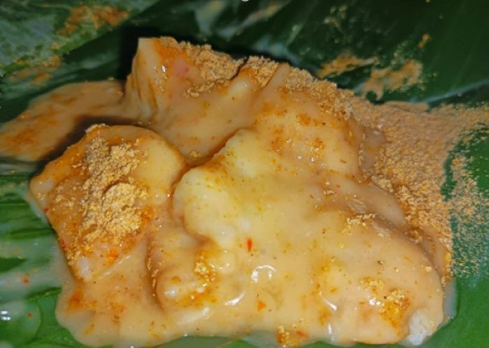 NIKMAT: Penampilan bubur manggul yang mulai jarang ditemukan di Surabaya. (NADIAH S/RADAR SURABAYA)