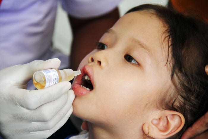 CANTIK: Anak usia 0-7 tahun menjadi sasaran imunisasi polio di Jatim. (ANDY S/RADAR SURABAYA)