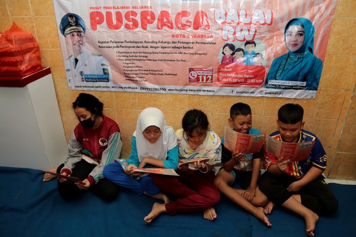BELAJAR: Pusat Pembelajaran Keluarga (Puspaga) di setiap RW di Surabaya terus berjalan maksimal. (SURABAYA.GO.ID)