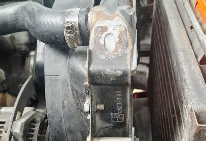 Radiator Katana yang sudah dimundurkan mendekati ban kipas mesin.