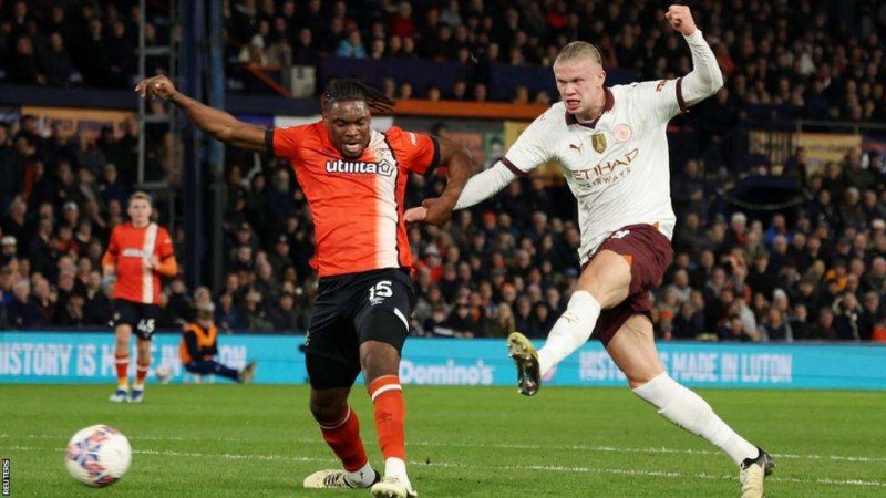 BINTANG: Erling Haaland (kanan) jadi bintang kemenangan Manchester City.