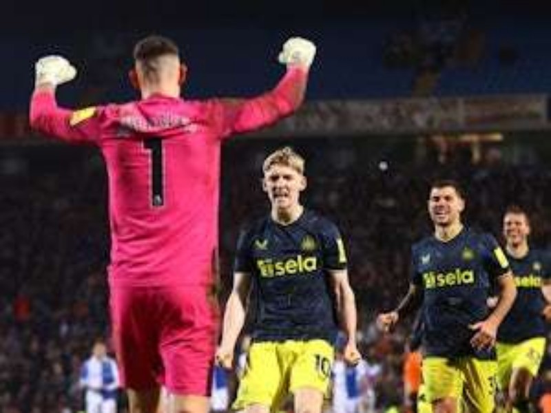 LOLOS: Martin Dubravka bawa The Magpies ke perempat final.
