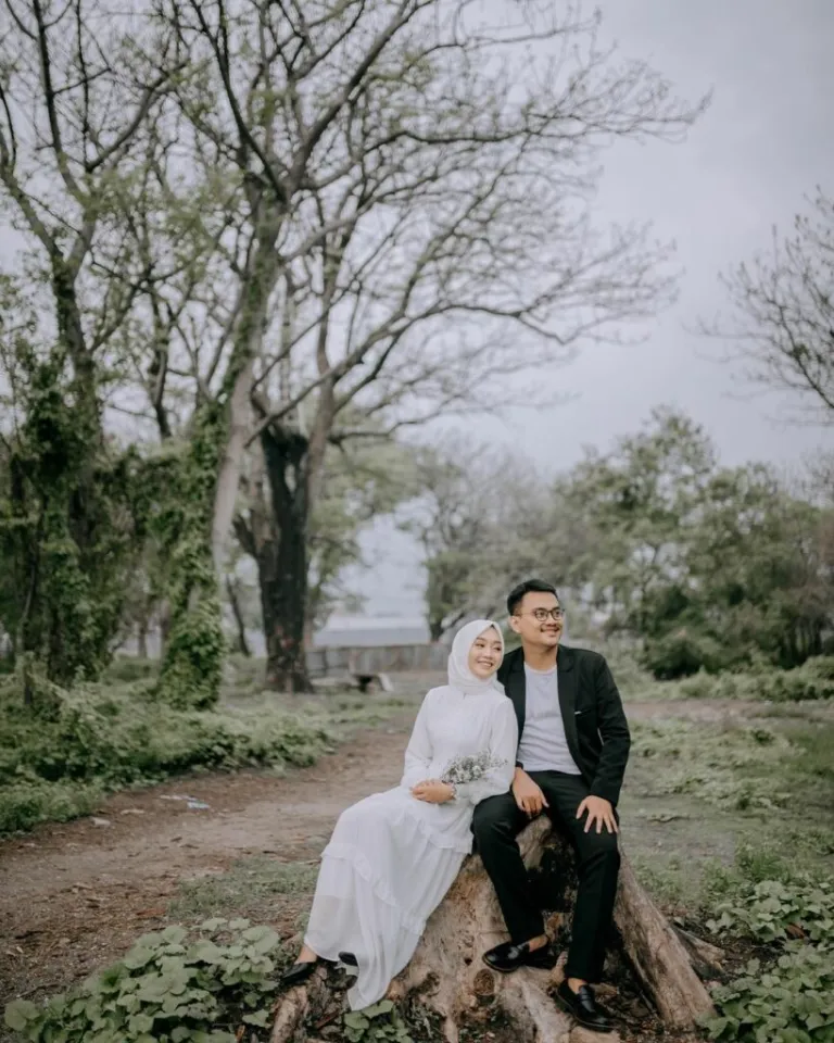Foto Prewed di Gudang Peluru atau Benteng Kedung Cowek, Kenjeran, Surabaya.