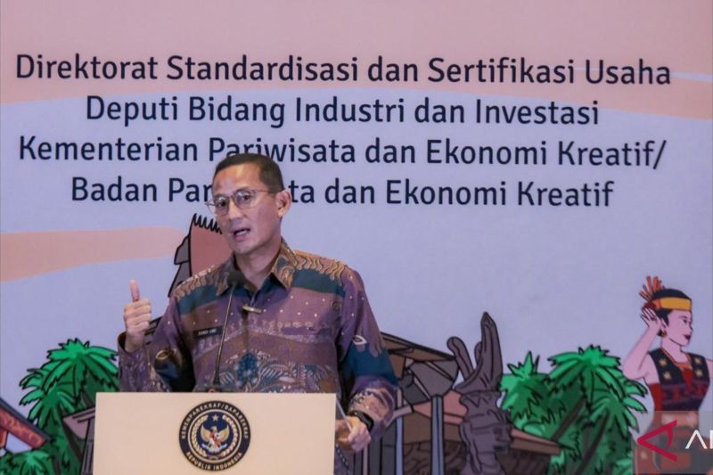 Menparekraf Sandiaga Uno saat hadir Rapat Koordinasi Standardisasi dan Sertifikasi Usaha Wilayah Barat, Novotel, Tangerang, Banten, Kamis (29/2/2024).