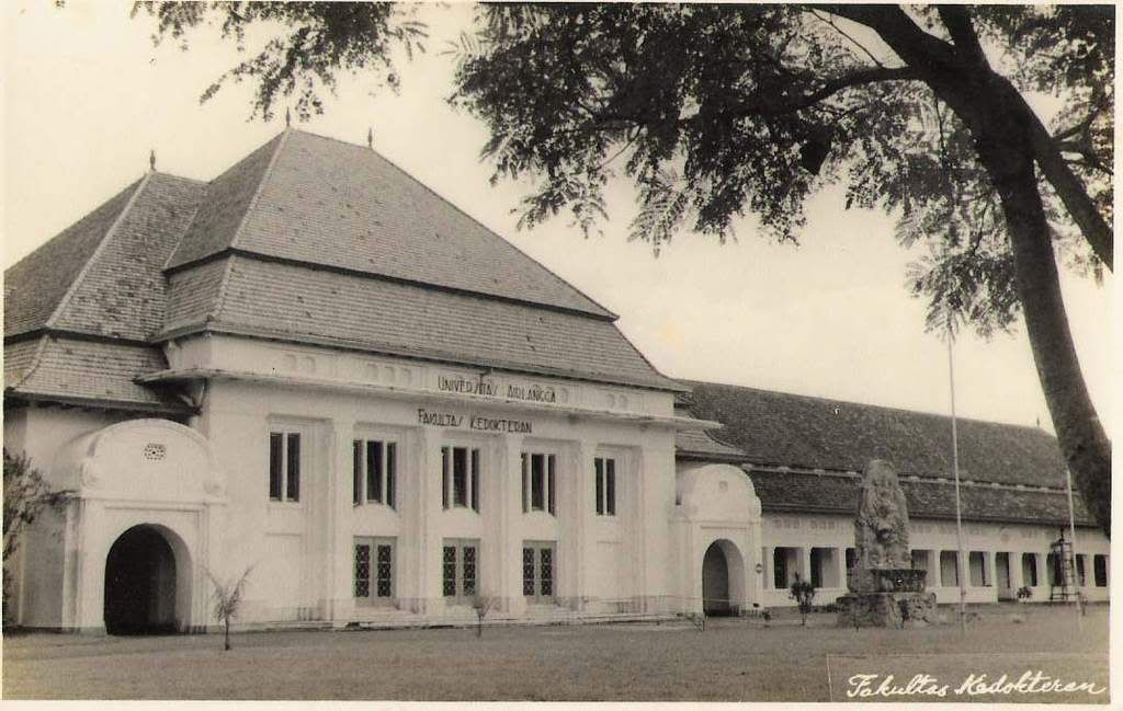 Gedung Fakultas Kedokteran Unair yang dibangun sejak tahun 1913 di era kolonial Belanda.