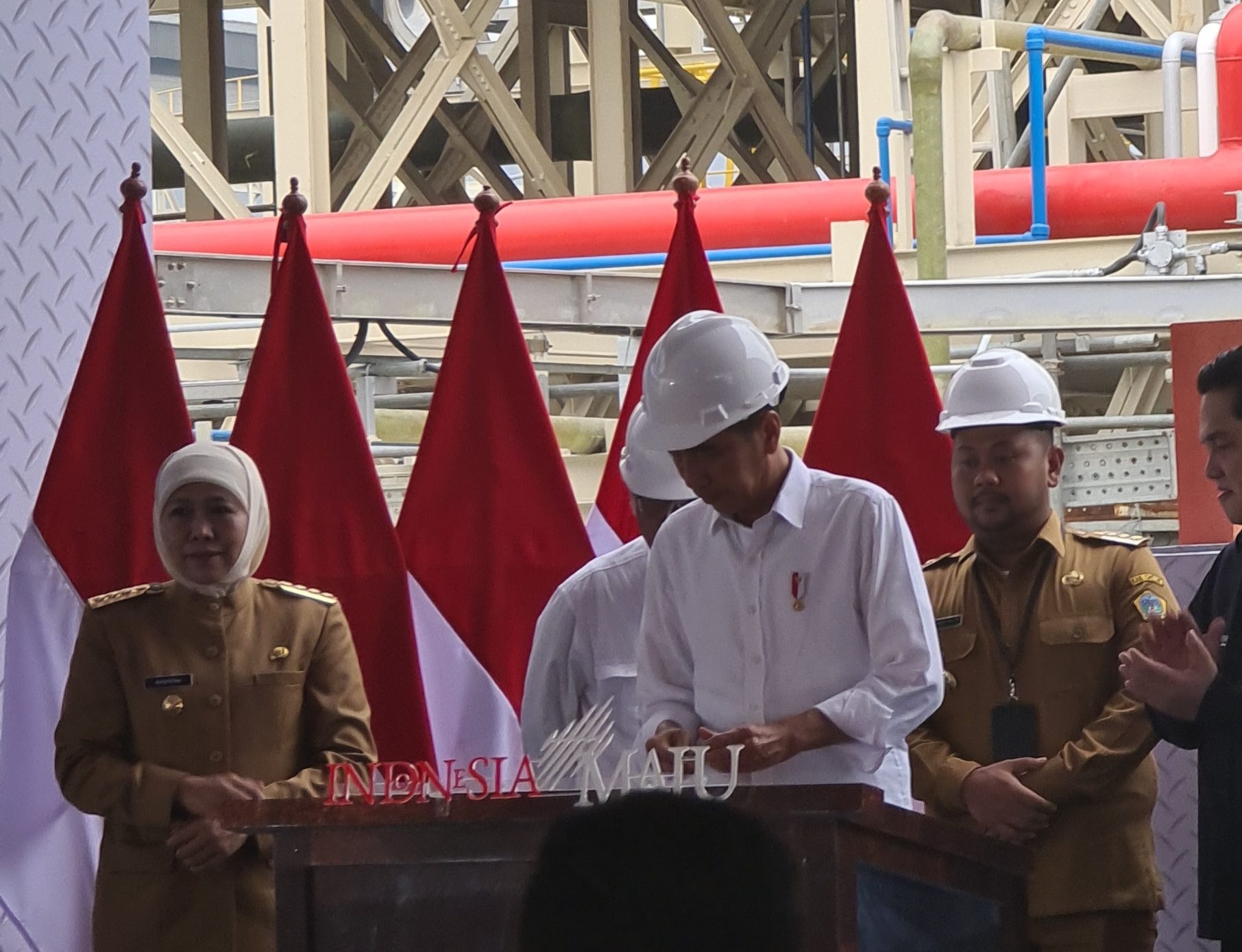 Serap Tenaga Kerja : Presiden Joko Widodo meresmikan pengembangan Smelter PT Freeport Indonesia di PT Smelting.