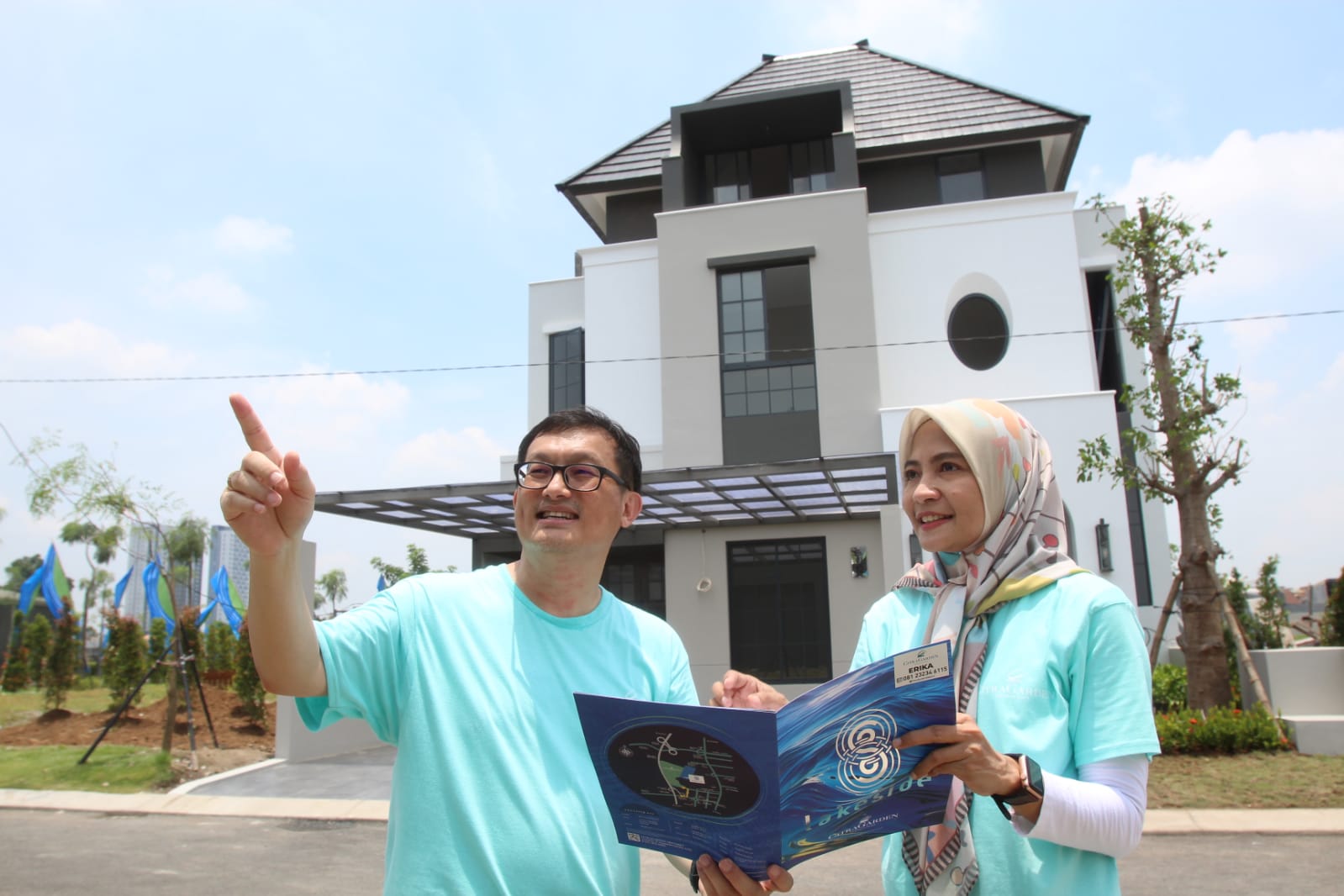 RUMAH CONTOH: Indra Purnama dan Feby Herawaty meninjau beberapa tipe rumah di  yang dikembangkan cluster LakeSide, CitraGarden dan bisa ikut program pemerintah, PPN DTP hingga Desember 2024.