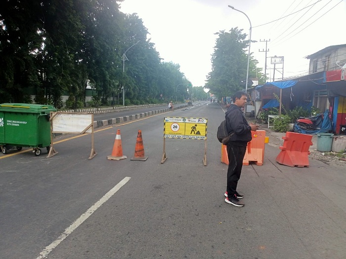 SEPI: Kawasan Jalan Gresik Surabaya yang menjadi TKP ledakan, tepatnya di Markas Sub Den Detasemen Gegana Satbrimob Polda Jatim. (GUNTUR I/RADAR SURABAYA)