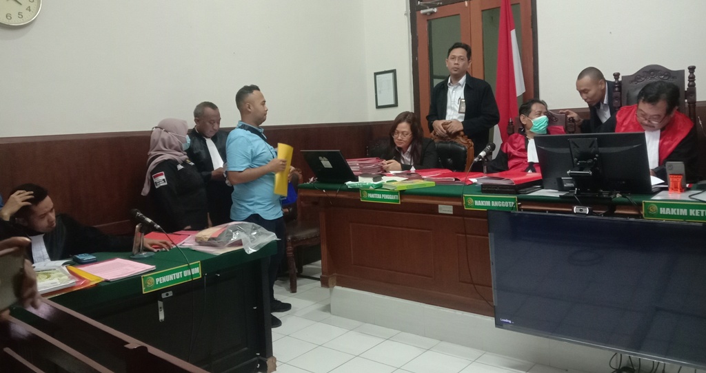 PASRAH: Wahyu Mulyo Suparno Putra menerima putusan majelis hakim.