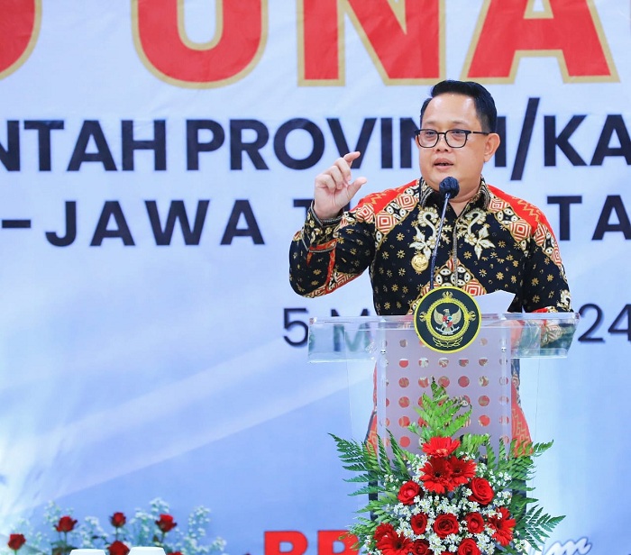 Pj Gubernur Jatim Adhy Karyono. (MUS P/RADAR SURABAYA)