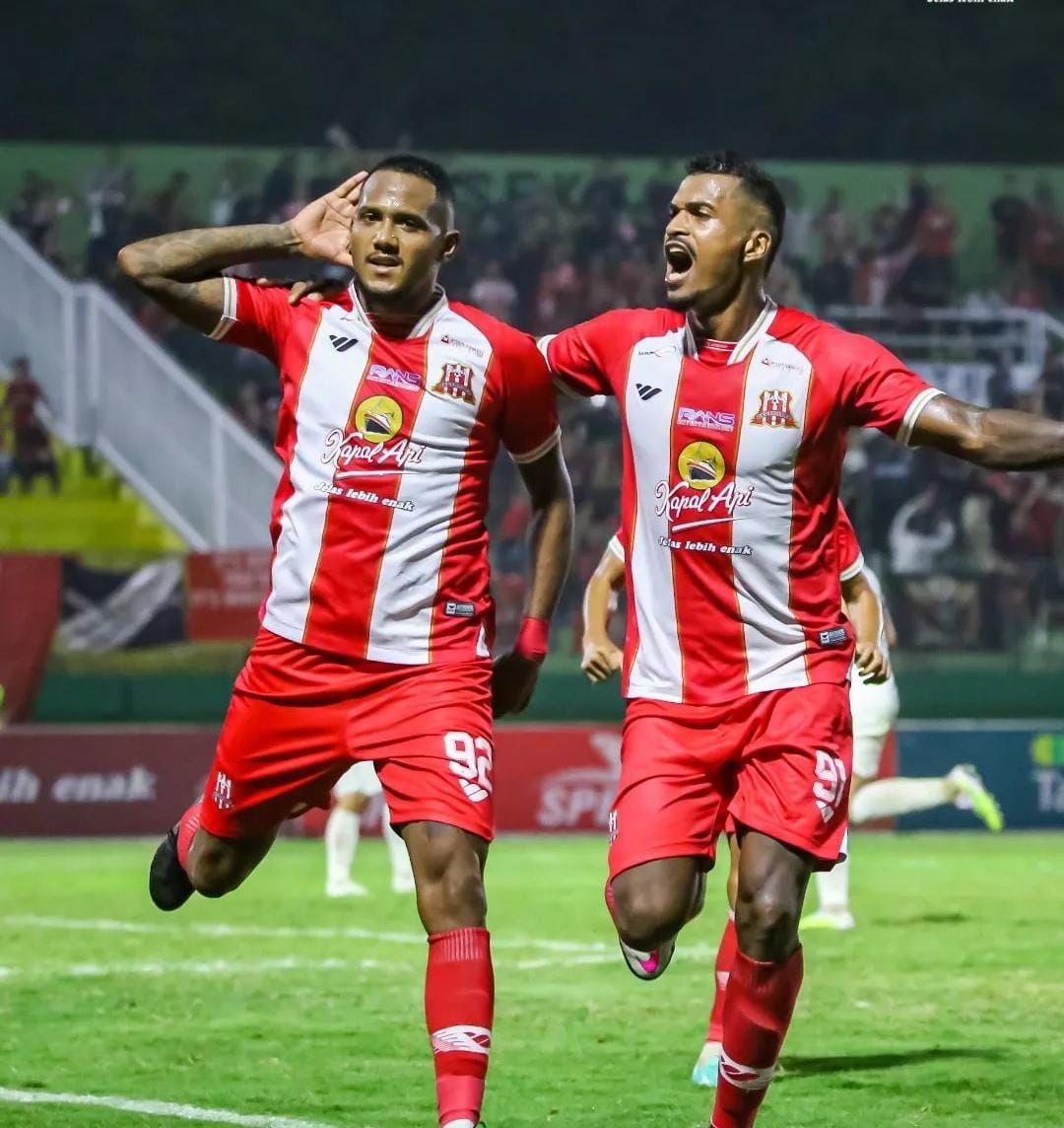HENGKANG: Thiago Fernandes Oliviera (kiri) dan Rosalvo Candido Rosa Junior.