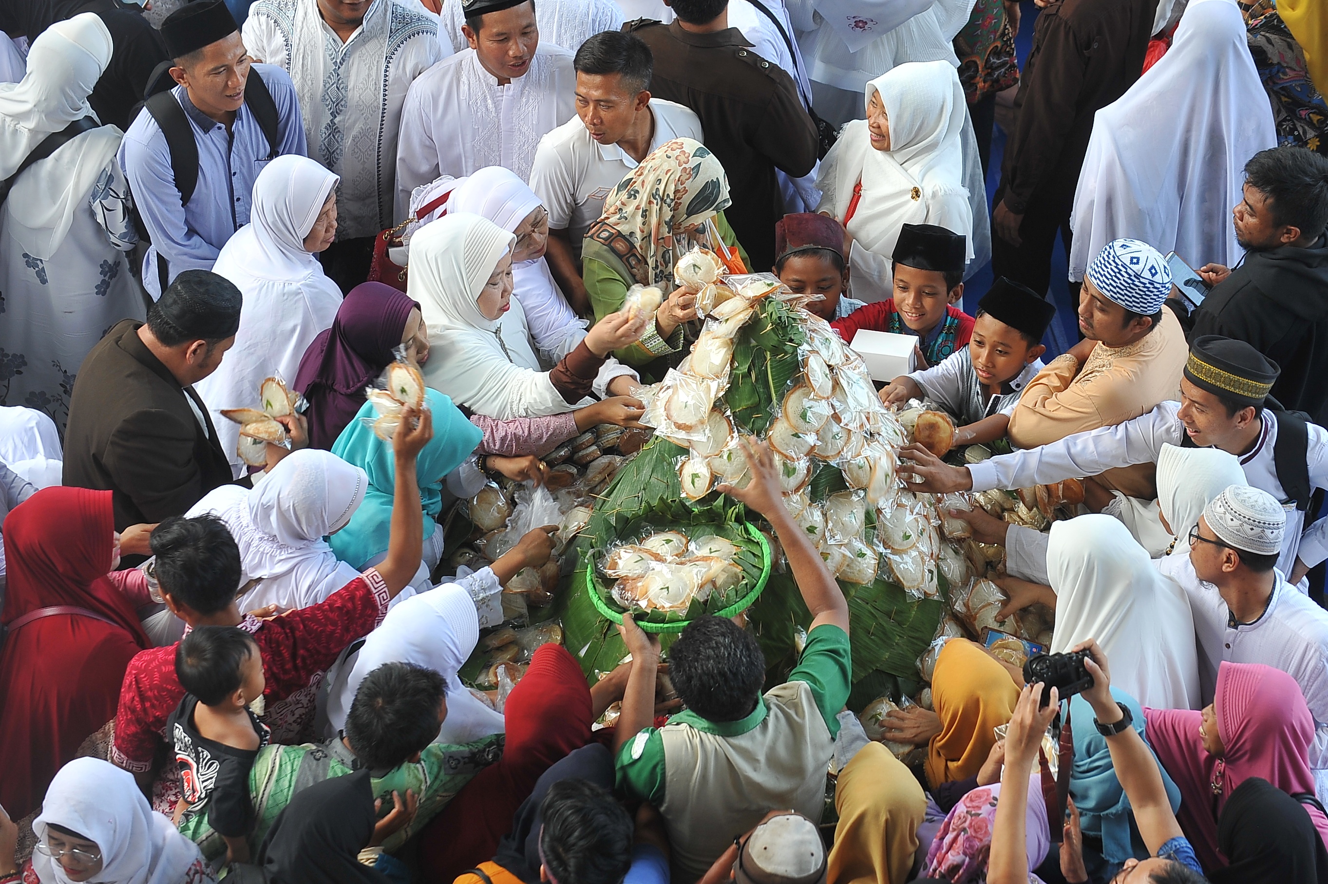 ADA FILOSOFINYA: Kue apem adalah makanan yang wajib ada saat megengan.