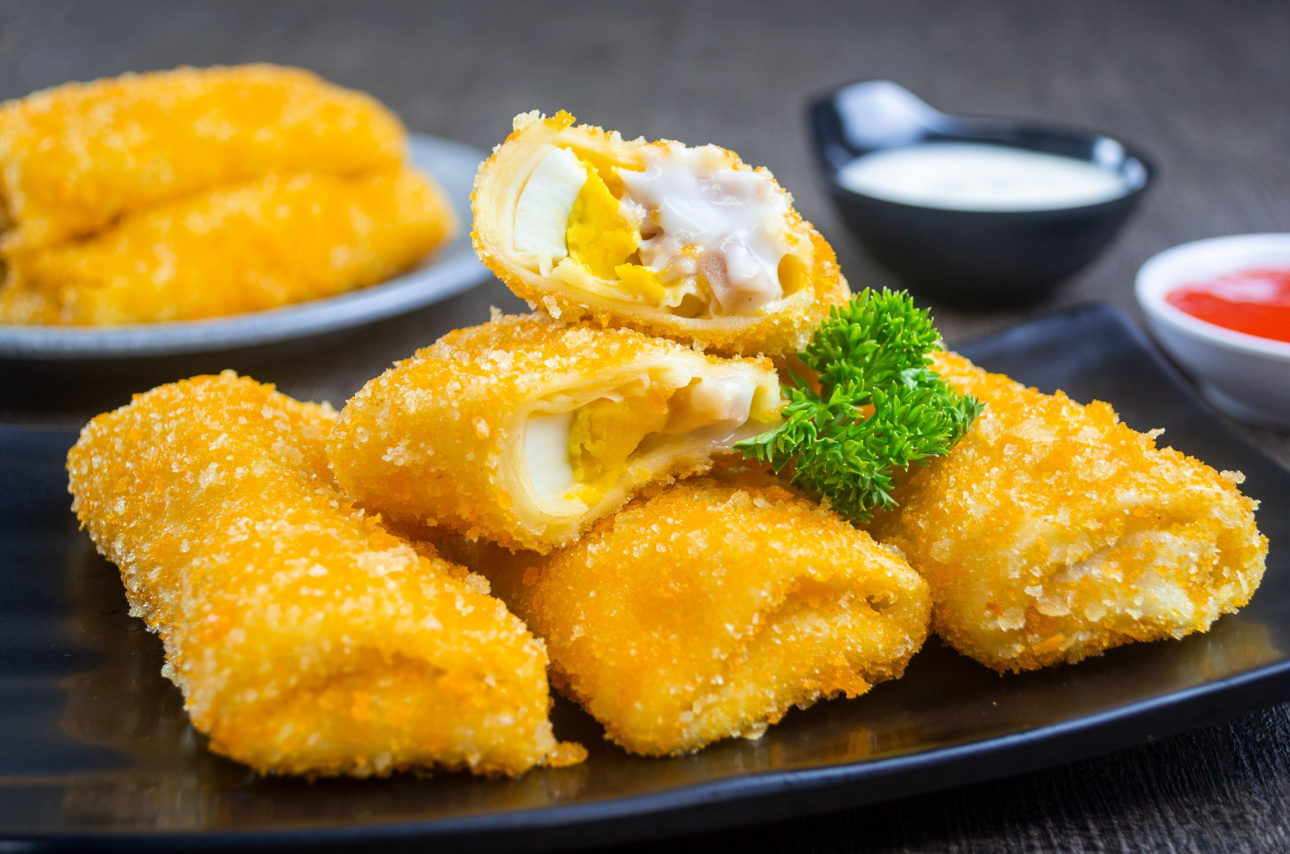 Risol mayonaise cukup membuatnya.
