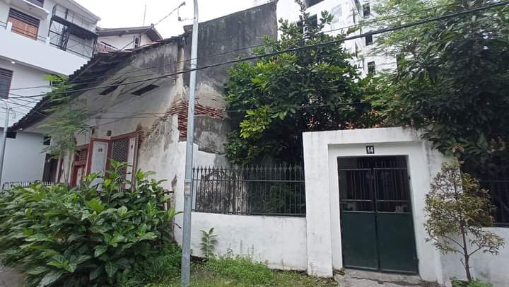 Bangunan tua di Kampung Belanda, Surabaya, terlihat kurang terawat.