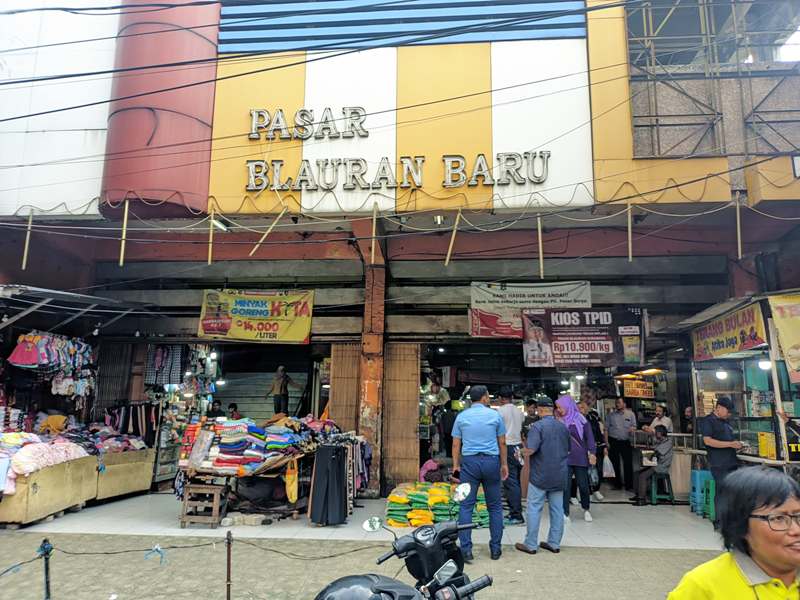 Pasar Blauran Baru tampak dari pintu masuk Jalan Kranggan sebelah BG Junction.