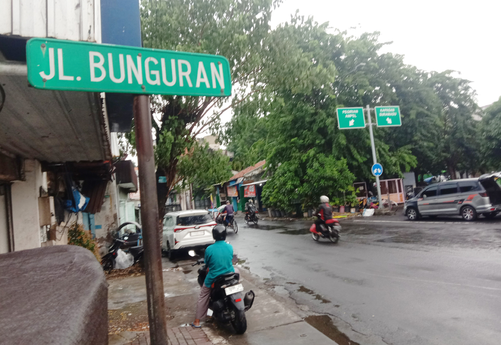 JALAN LAWAS: Sejak dulu hingga kini Bunguran menjadi kawasan perdagangan.