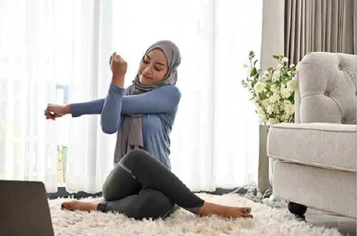 MENYEHATKAN: Olahraga berintensitas ringan hingga sedang menjaga tubuh tetap bugar selama berpuasa (HALODOC)