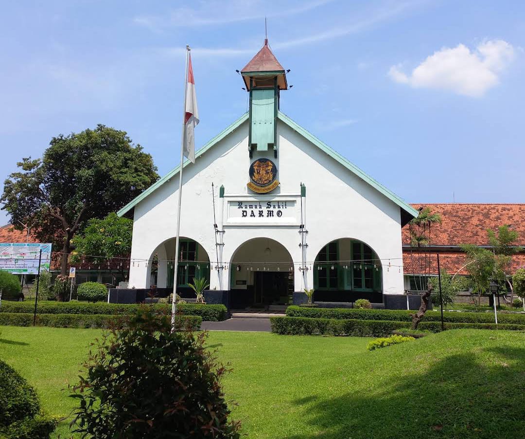 RS Darmo di Jalan Darmo No. 100 Surabaya.