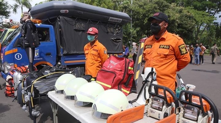 SIAP SIAGA: Masuk puncak musim hujan dengan kondisi cuaca yang ekstrim, BPBD Surabaya mensiagakan alat maupun personelnya terhadap kemungkinan bancana hidrometeorologi. (SURABAYA.GO.ID)