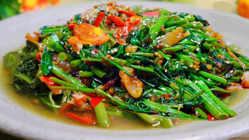 Menu cah kangkung yang segar, gurih dan menyehatkan bisa dimakan sebagai pendamping nasi putih saja.