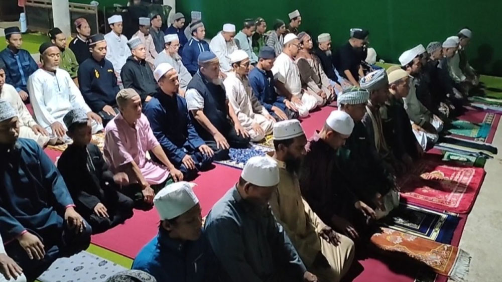 8 JAM: Tarawih khatamkan Alquran 30 juz semalam di Pesantren Al Fatah Desa Temboro, Kecamatan Karas, Kabupaten Magetan.