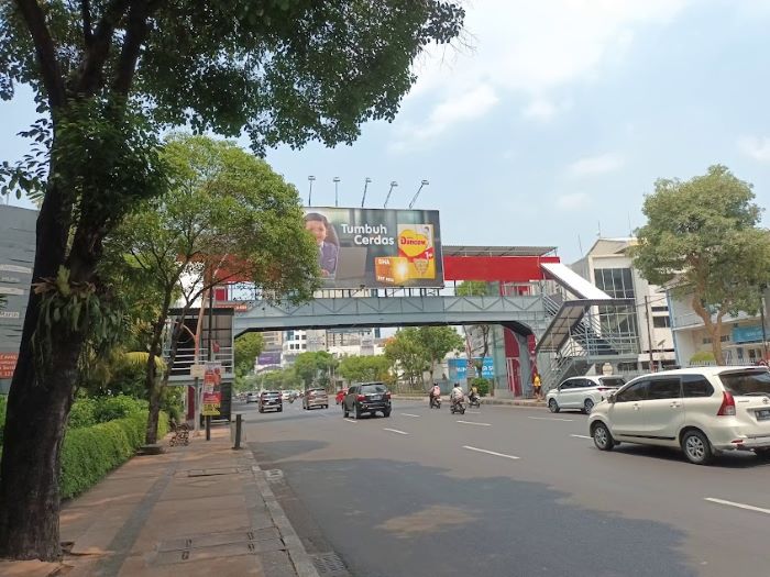 MULAI PANAS: Hujan mulai jarang turun di Kota Surabaya. Sebaliknya, siang mulai terasa panas menyengat. (NOFILAWATI ANISA/RADAR SURABAYA)