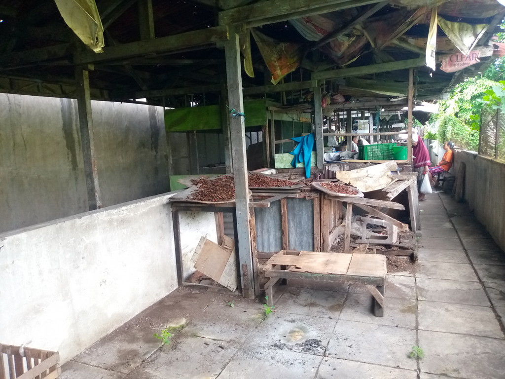 Suasana Pasar Panjang Jiwo, Surabaya, selalu sepi.