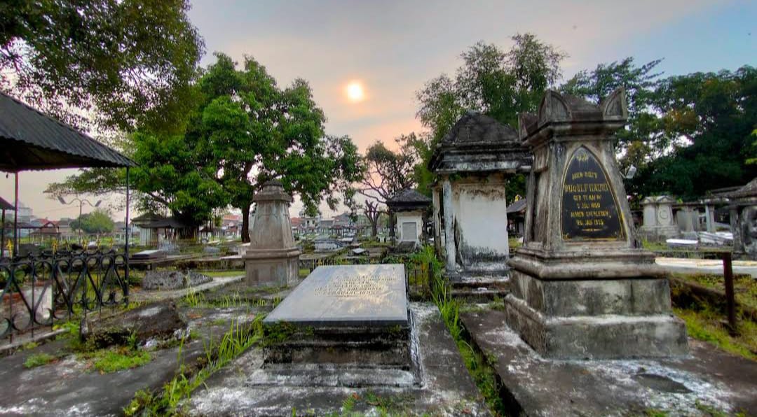Makam Belanda di Peneleh Surabaya.