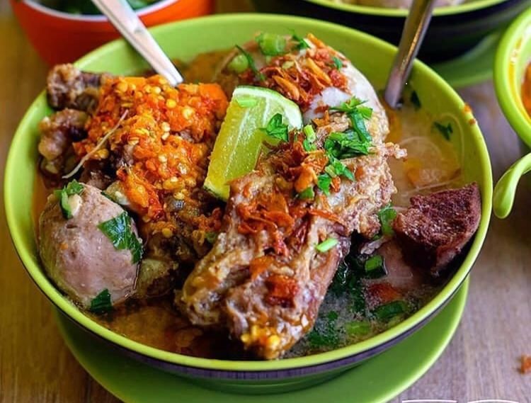 GURIH: Nikmatnya semangkuk bakso samrat. (IST)