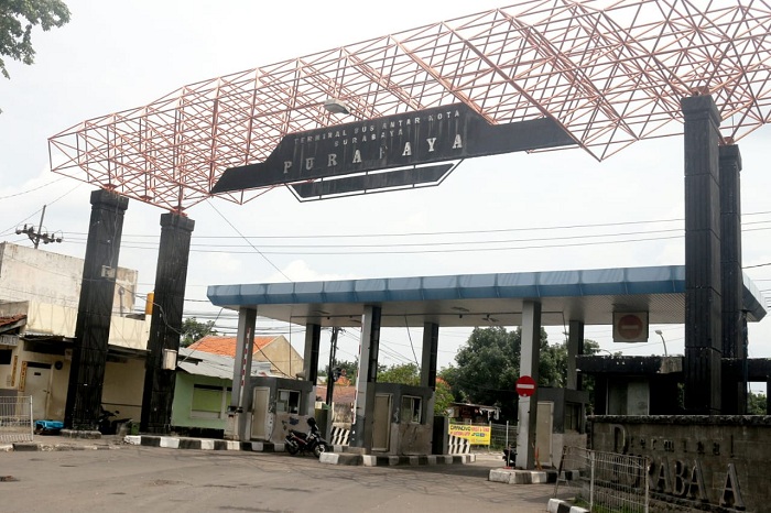 MASUK: Pintu masuk Terminal Bungurasih, terminal bus terbesar di Jawa Timur. (IST)