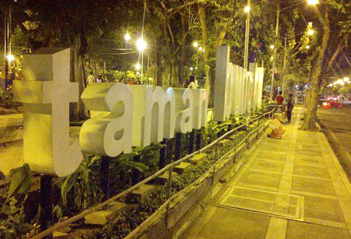 Sudut Taman Bungkul di malam hari.